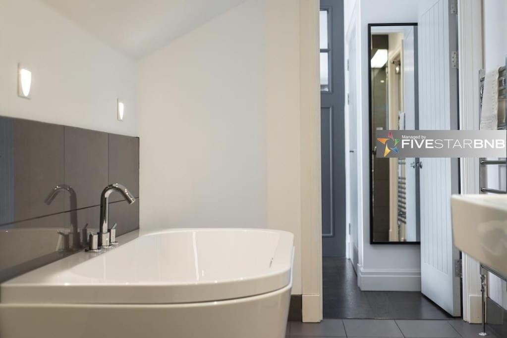 Cool Urban With Stunning Castle Views Édimbourg